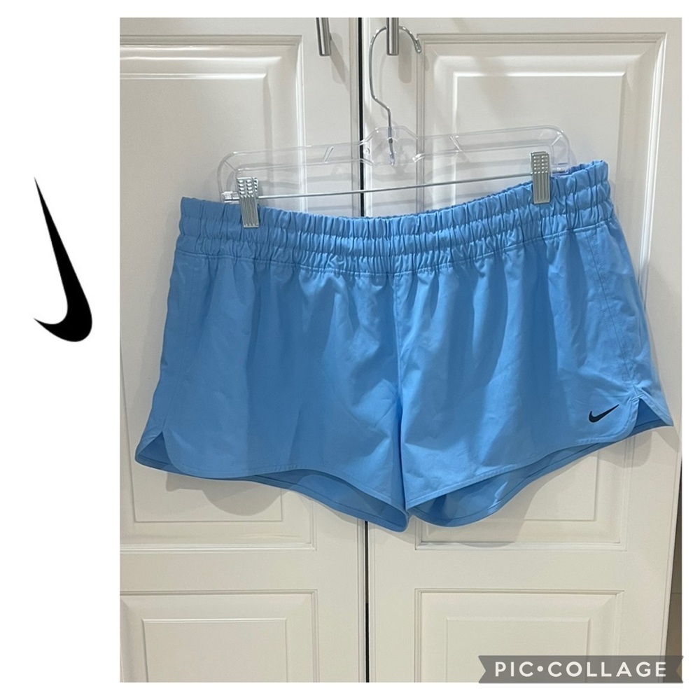 Nike women’s shorts size large